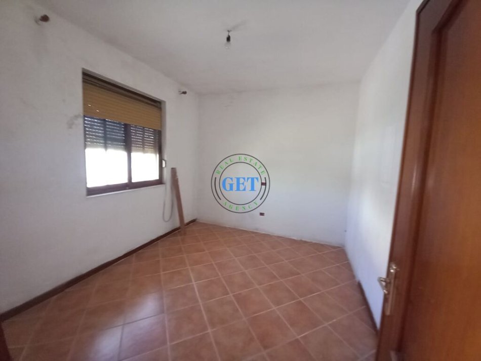 Durres, shitet shtepi 2+1 Kati 0, 480 m² 75.000 € (Sukth)