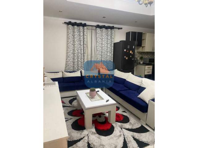 Tirane, jepet me qera apartament 1+1+A Kati 2, 60 m² 250 Euro (Vilat Amerikane)