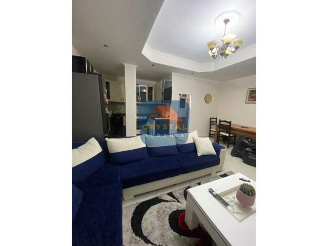 Tirane, jepet me qera apartament 1+1+A Kati 2, 60 m² 250 Euro (Vilat Amerikane)