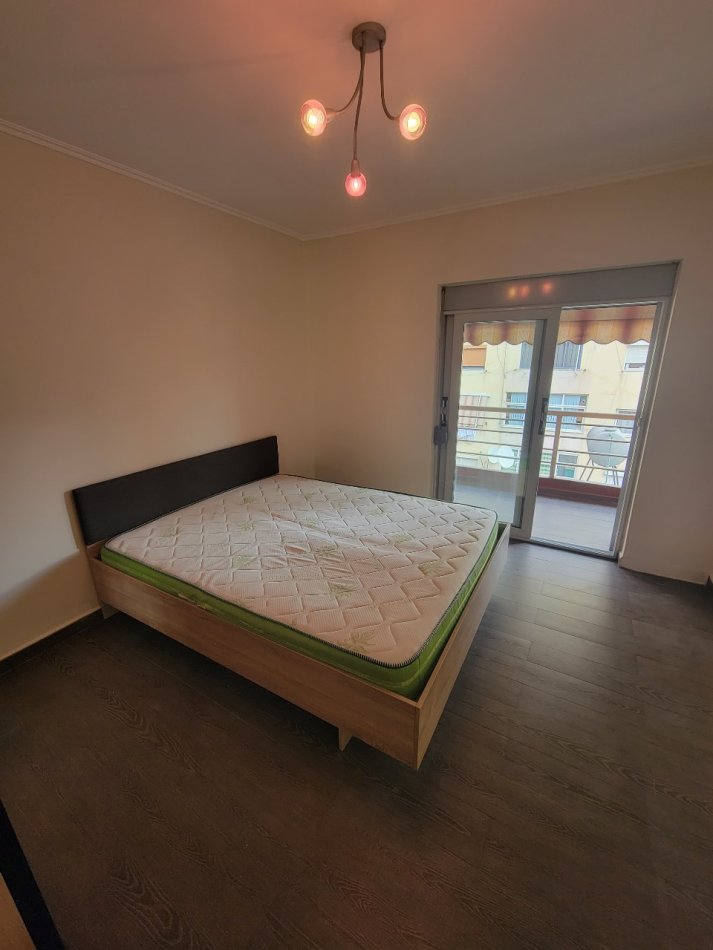 Tirane, jepet me qera apartament 1+1 Kati 3, 60 m² 550 € (Brryl)