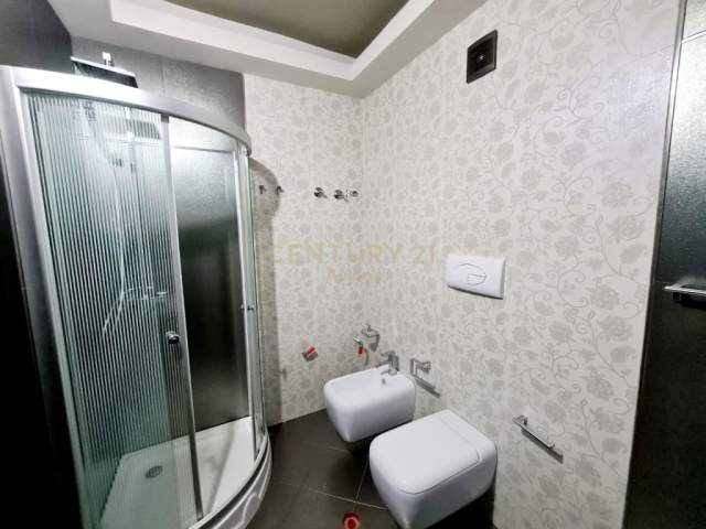 Vlore, shitet apartament 4+1+BLK Kati 6, 250 m² 350.000 Euro (lungomare)