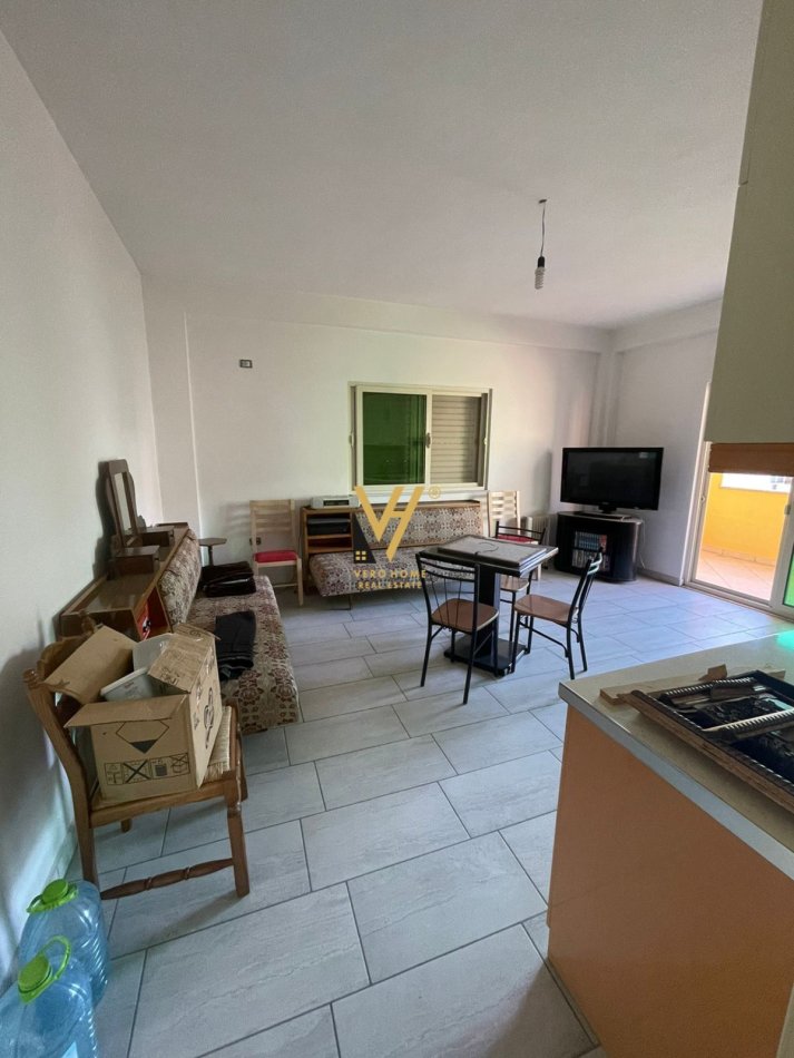 Tirane, jepet me qera apartament 3+1+Ballkon Kati 5, 230 m² 700 € (KODRA E DIELLIT)