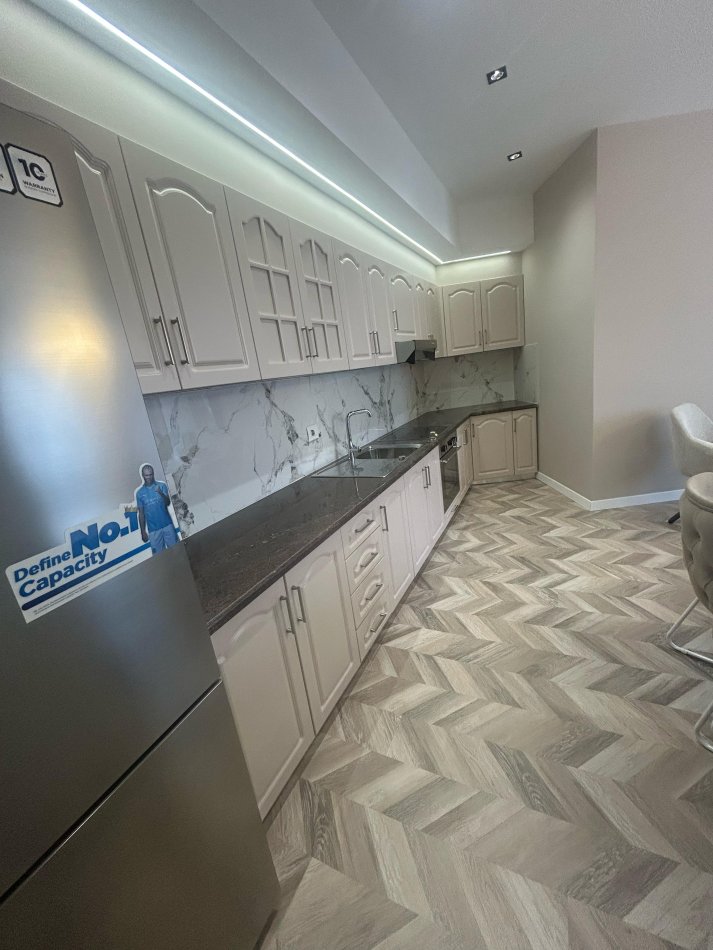 Tirane, jepet me qera apartament 2+1 Kati 7, 120 m² 1.200 € (qender tirane)
