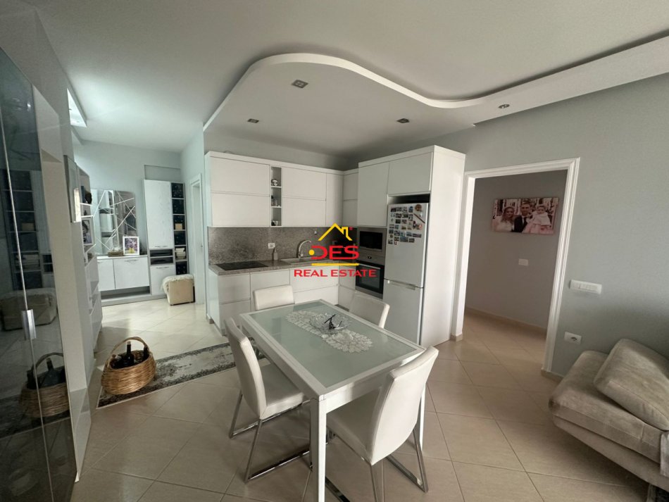 Vlore, shitet apartament 2+1 Kati 7, 300.000 € (Rruga Murat Terbaci)