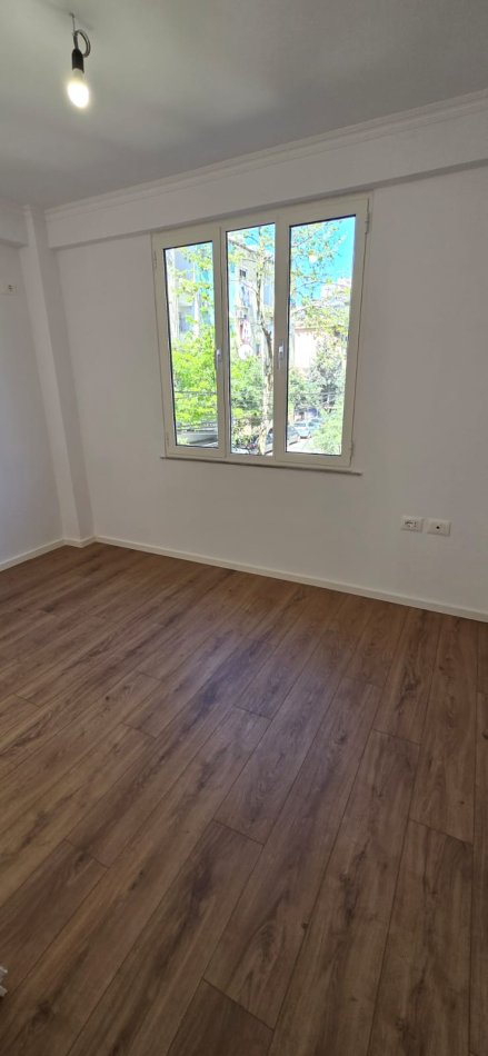 Tirane, shitet apartament 1+1+Ballkon Kati 2, 53 m² (Mozaiku i Tiranes)