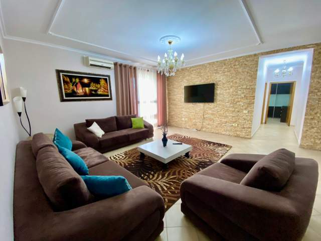Tirane, jepet me qera apartament 2+1+BLK Kati 5, 110 m² 700 Euro (Rruga e Durresit)