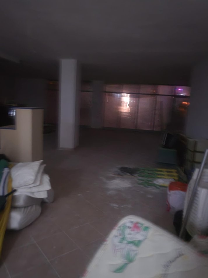 Tirane, jepet me qera magazine Kati 0, 140 m² 400 € (Rruga Shefqet Kuka, Tirane)