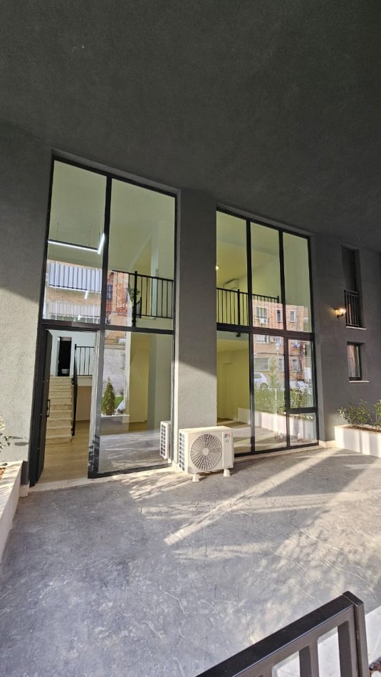 Tirane, jepet me qera ambjent biznesi Kati 0, 90 m² 1.000 € (Tefta Tashko Koco)