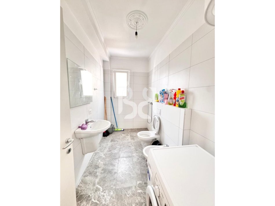 Tirane, shitet apartament 2+1 Kati 3, 83 m² 139.000 € (Astir)
