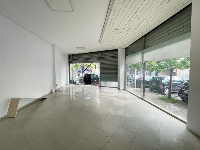 Tirane, jepet me qera ambjent biznesi Kati 0, 52 m² 520 Euro (Rruga e Barrikadave)