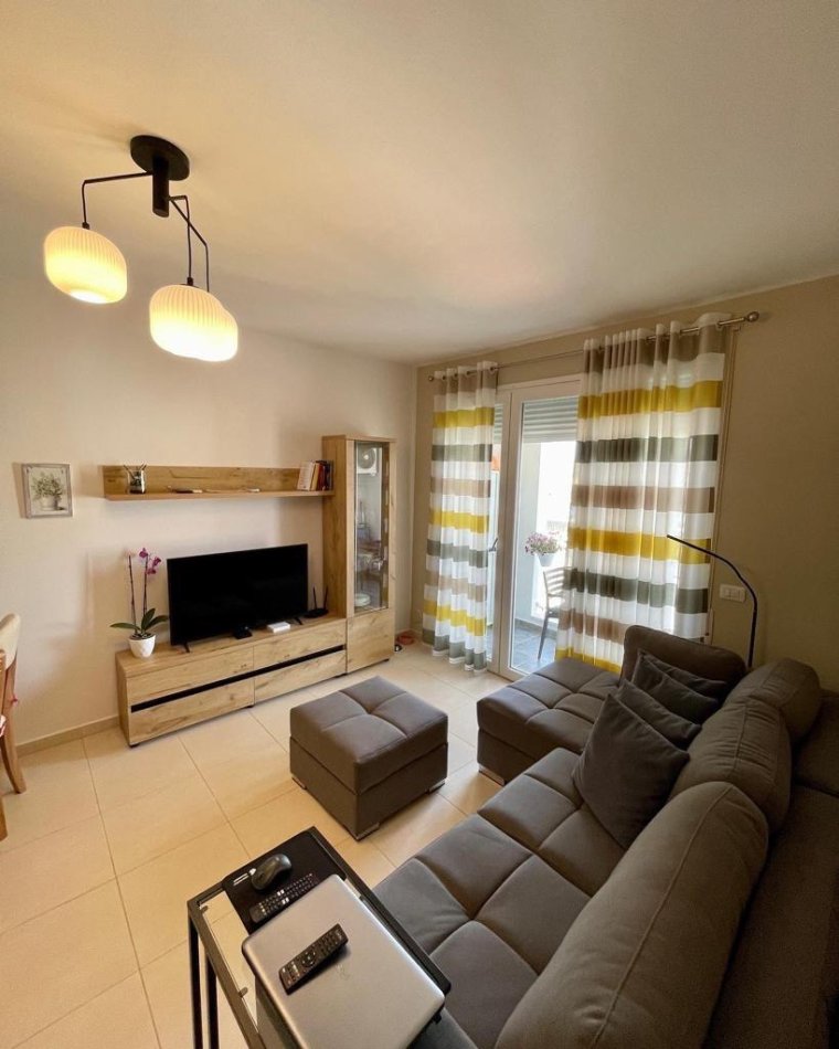 Shkembi Kavajes, shes apartament 1+1+Ballkon Kati 8, 60 m²  (Shes Apartment 10m large nga deti 1+1 ke shkembi kavajes plazh)