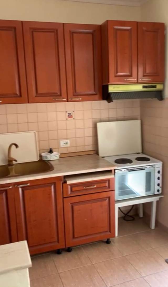 Tirane, jepet me qera apartament 1+1 Kati 3, 57 m² 35.000 Leke (Rruga Niko Avrami)