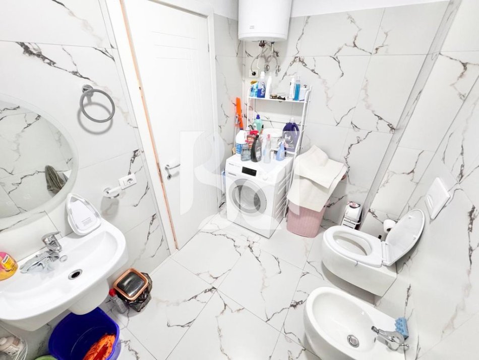 Tirane, shitet apartament 2+1 Kati 2, 101 m² 170.000 € (Astir)