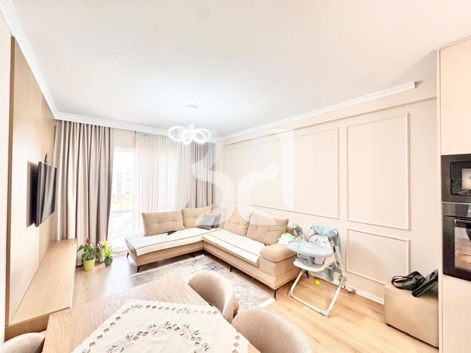 Tirane, shitet apartament 2+1 Kati 2, 101 m² 170.000 € (Astir)