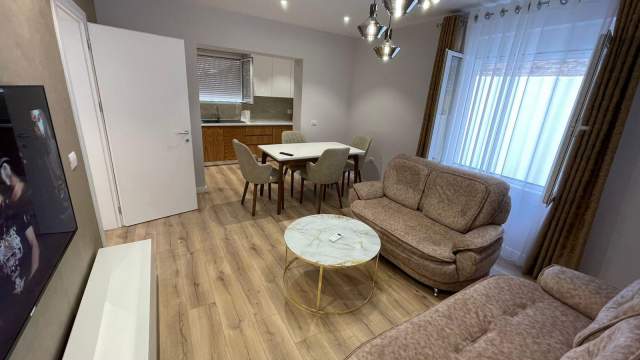 Tirane, jepet me qera shtepi Kati 1, 85 m² 700 Euro (Rruga e Kavajes)