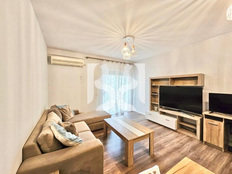 Tirane, jepet me qera apartament 2+1 Kati 5, 102 m² 850 € (Liqeni i Thate)