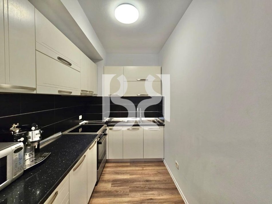 Tirane, jepet me qera apartament 2+1 Kati 5, 102 m² 850 € (Liqeni i Thate)