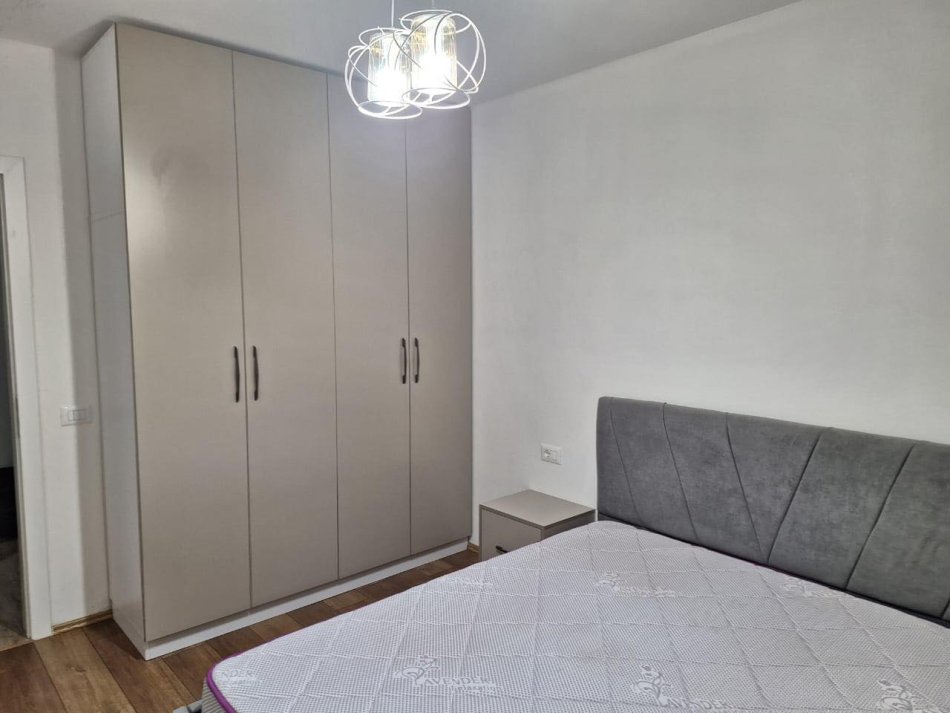 Tirane, jepet me qera apartament 1+1+Ballkon Kati 2, 65 m² 400 € (RRUGA SOKRAT MIHO)