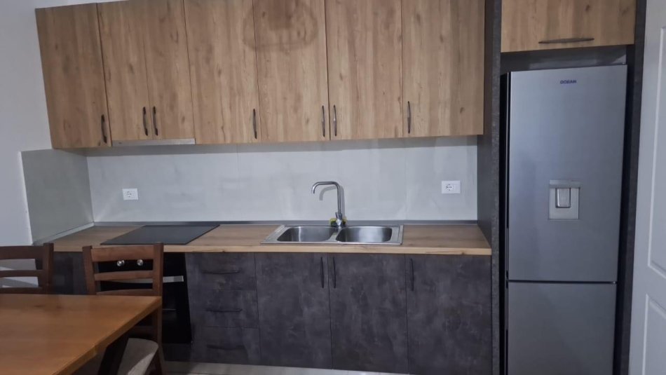 Tirane, jepet me qera apartament 1+1+Ballkon Kati 2, 65 m² 400 € (RRUGA SOKRAT MIHO)