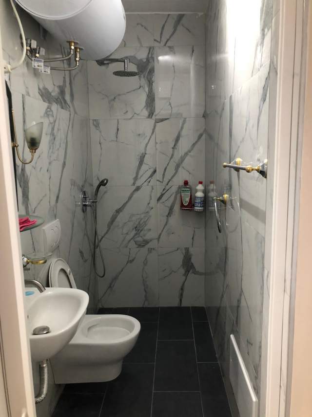 Tirane, jepet me qera apartament 1+1 Kati 3, 60 m² 450 Euro (Komuna e Parisit)