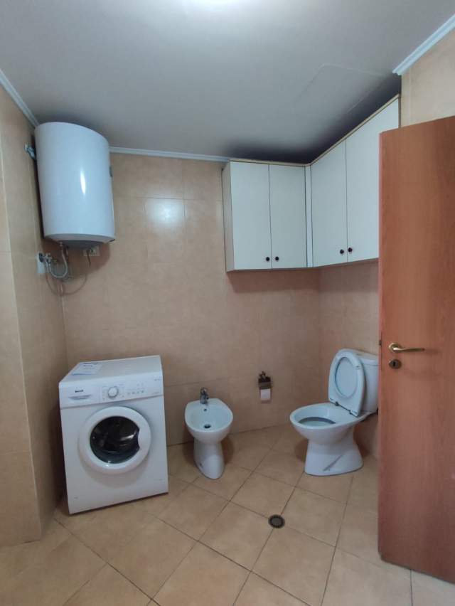 Tirane, jepet me qera apartament 2+1+BLK Kati 3, 104 m² 600 Euro (Luigj Gurakuqi)