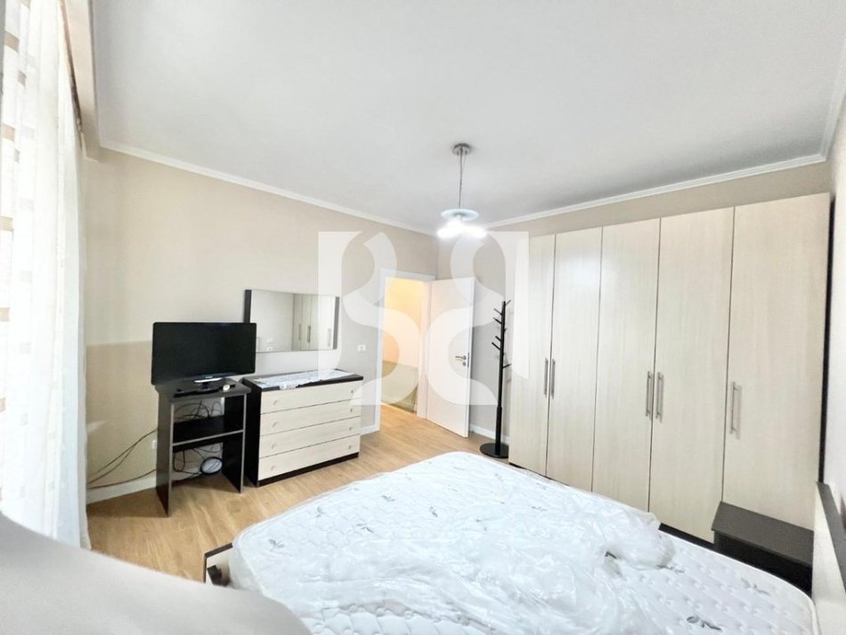 Tirane, jepet me qera apartament 1+1 Kati 5, 85 m² 550 € (Tregu Elektrik)