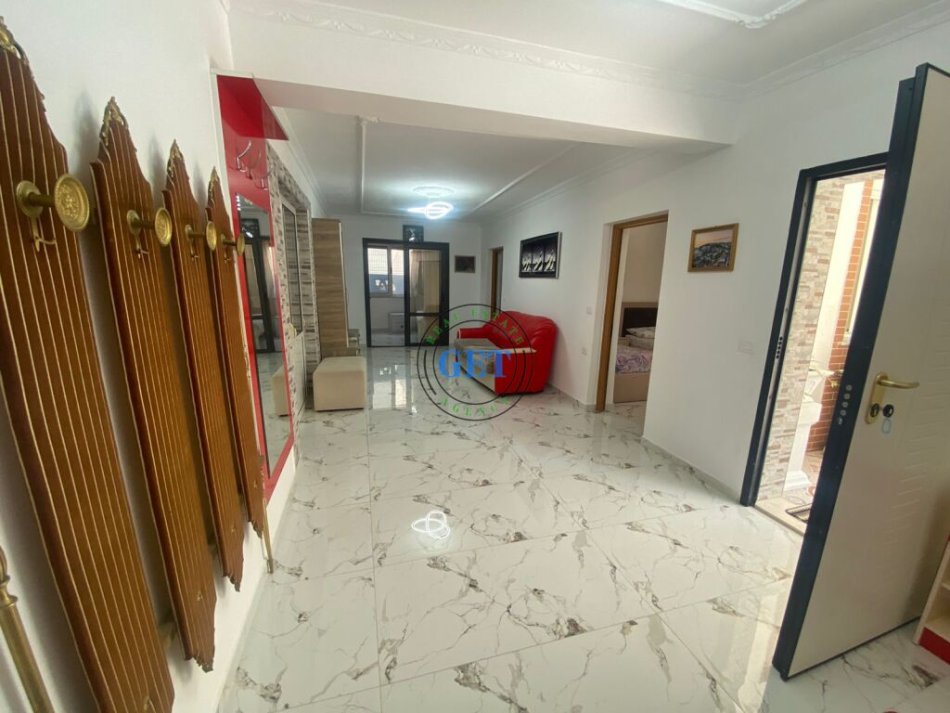 Durres, jepet me qera apartament 3+1 Kati 1, 130 m² 600 € (Gjykata)