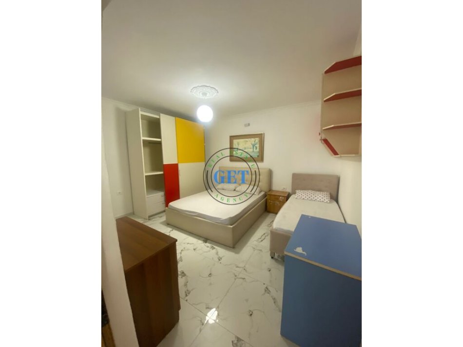 Durres, jepet me qera apartament 3+1 Kati 1, 130 m² 600 € (Gjykata)