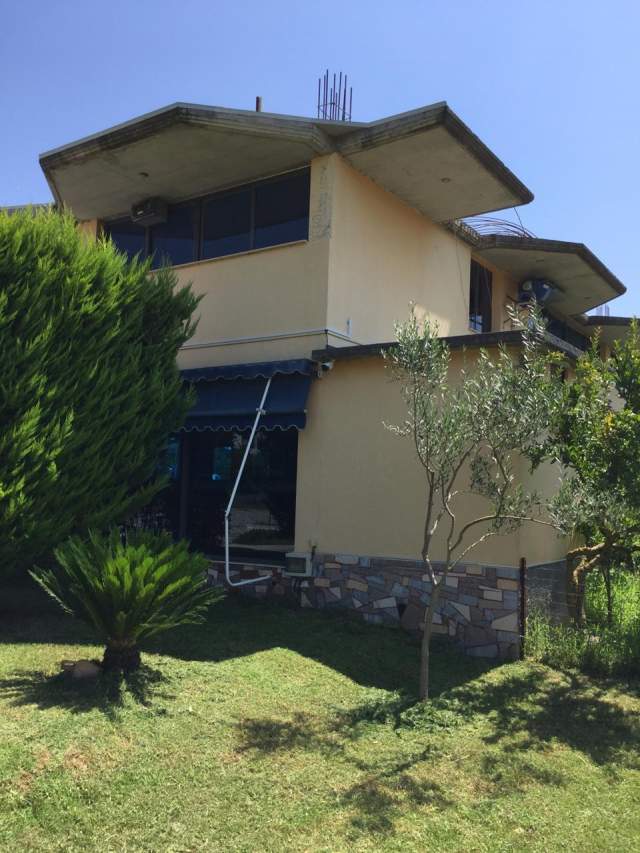 Elbasan, shitet ambjent biznesi 2.000 m² 170.000 Euro