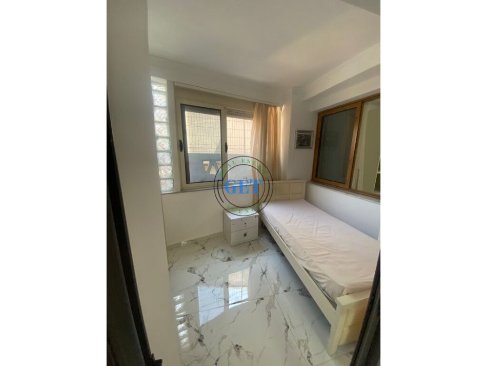 Durres, jepet me qera apartament 3+1 Kati 1, 130 m² 600 € (Gjykata)