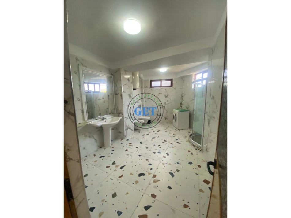 Durres, jepet me qera apartament 3+1 Kati 1, 130 m² 600 € (Gjykata)