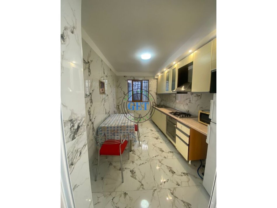 Durres, jepet me qera apartament 3+1 Kati 1, 130 m² 600 € (Gjykata)