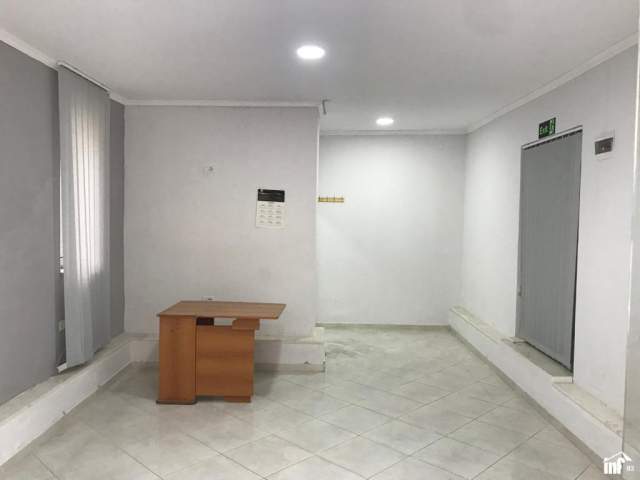 Tirane, shes dyqan Kati 0, 44 m² 95.000 Euro (RRUGA “TEFTA TASHKO KOCO”, PRANË PAZARIT TË RI)
