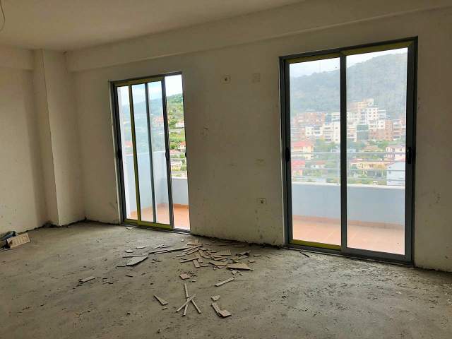 Lushnje, shitet apartament 126 m² 50.400 Euro