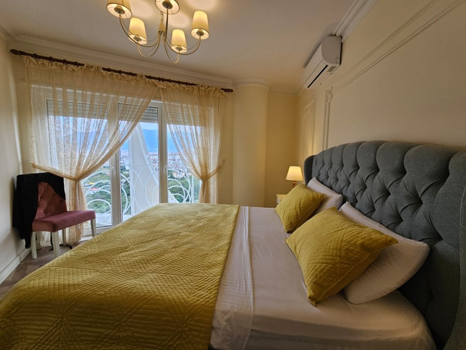 Tirane, jepet me qera apartament 2+1 Kati 3, 126 m² 1.000 € (kodra e diellit)