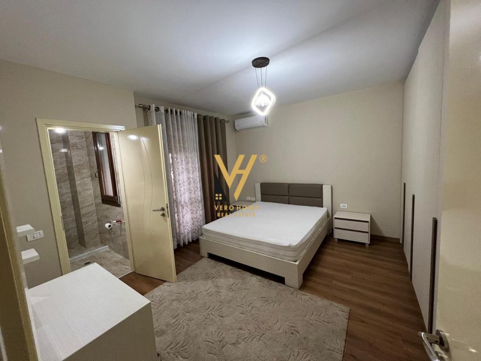 Tirane, jepet me qera apartament 2+1+Aneks+Ballkon Kati 2, 120 m² 700 € (KOPSHTI BOTANIK)