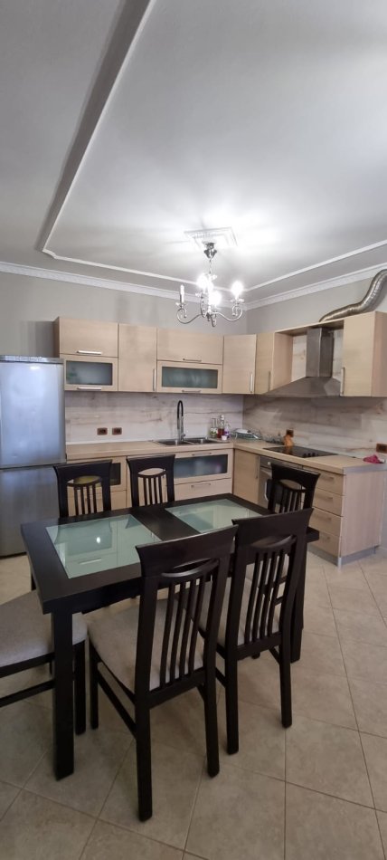 Tirane, jepet me qera apartament 3+1 Kati 5, 110 m² 750 € (21 Dhjetori)