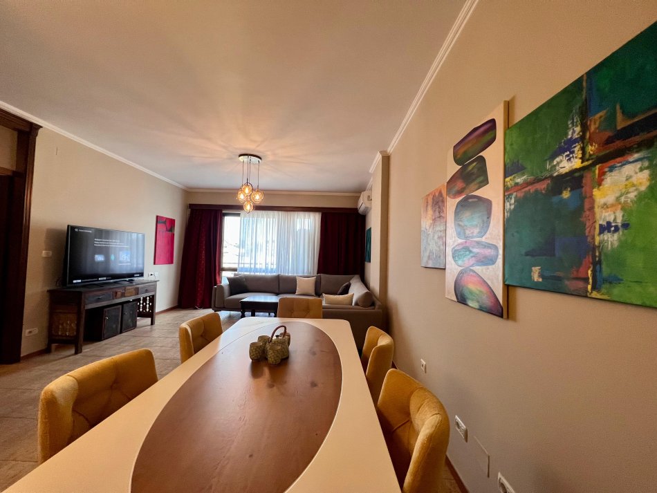 Tirane, jepet me qera apartament 2+1+Ballkon, Kati 10, 130 m² 1,000 € (Bllok)