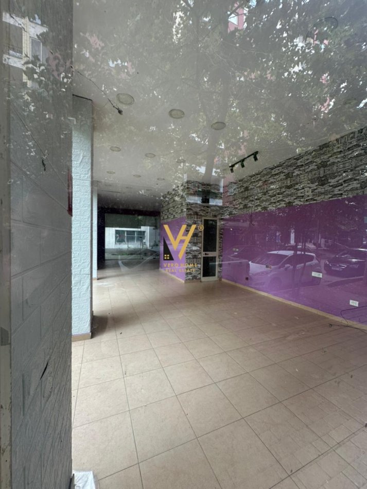 Tirane, jepet me qera dyqan 0, 60 m2, 400 Euro (YZBERISHT)