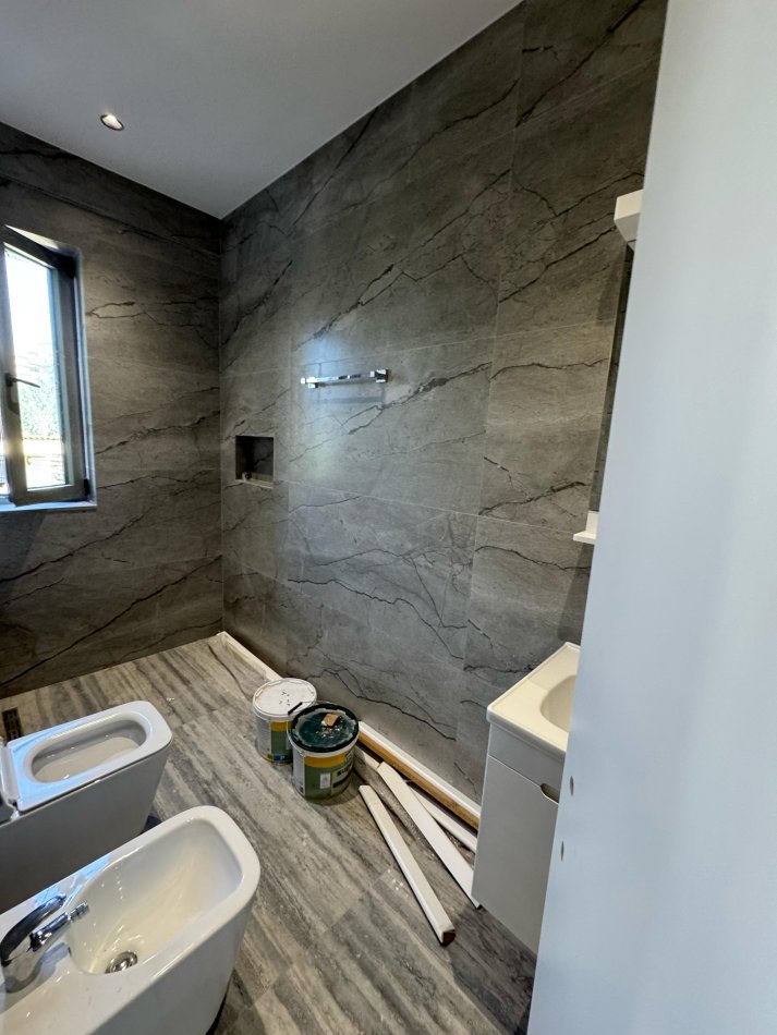 Tirane, jepet me qera apartament 2+1 Kati 1, 100 m² 750 € (ish fusha e aviacionit)