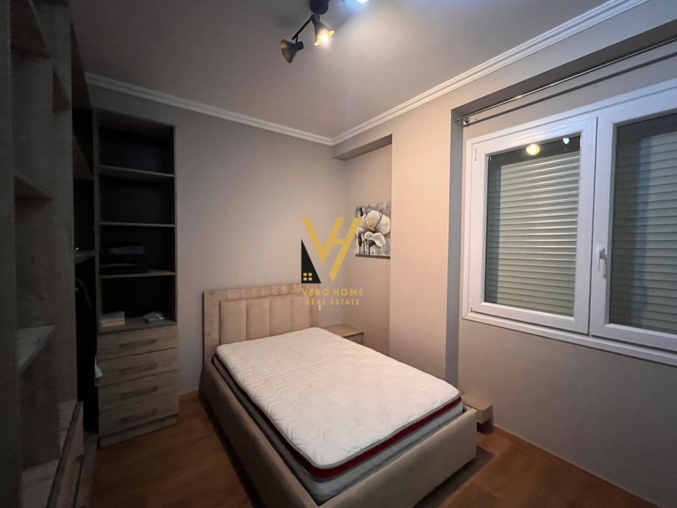 Tirane, jepet me qera apartament 2+1+Ballkon Kati 3, 130 m² 800 € (KOPSHTI BOTANIK)