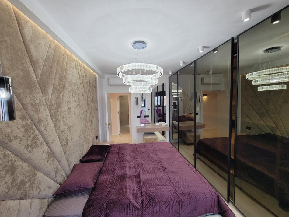 Apartament 2+1+2 me qera, Gjimnazi "Petro Nini"