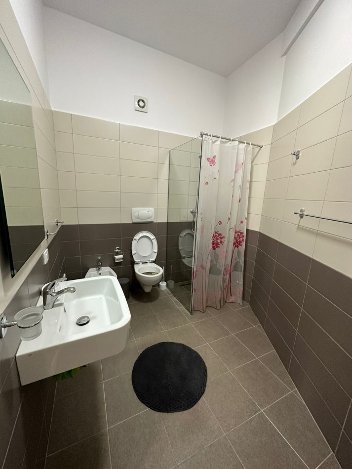 Tirane, jepet me qera apartament 2+1 (i mobiluar), Kati 8, 700 € (Ndre Mjeda)