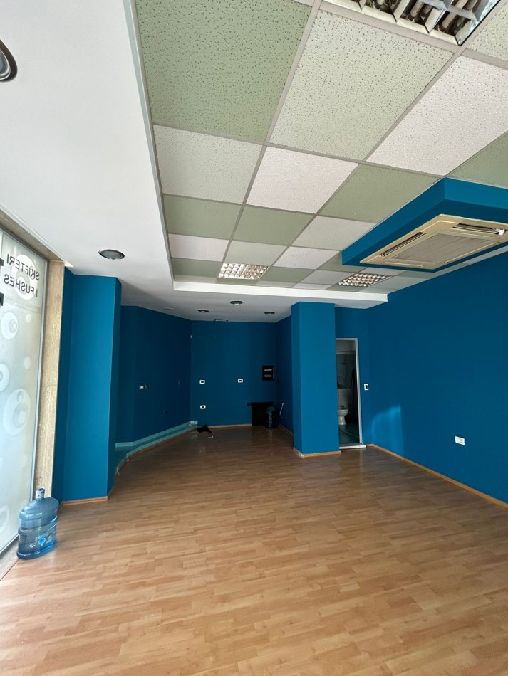 Tirane, jepet me qera zyre Kati 0, 50 m² 400 € (Prane Prokurorise)
