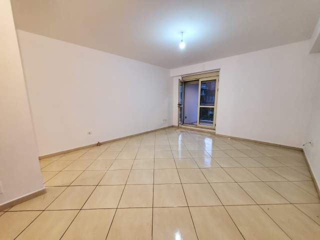 Tirane, jepet me qera apartament 2+1 Kati 2, 107 m² 600 Euro (Rruga e Kavajes)