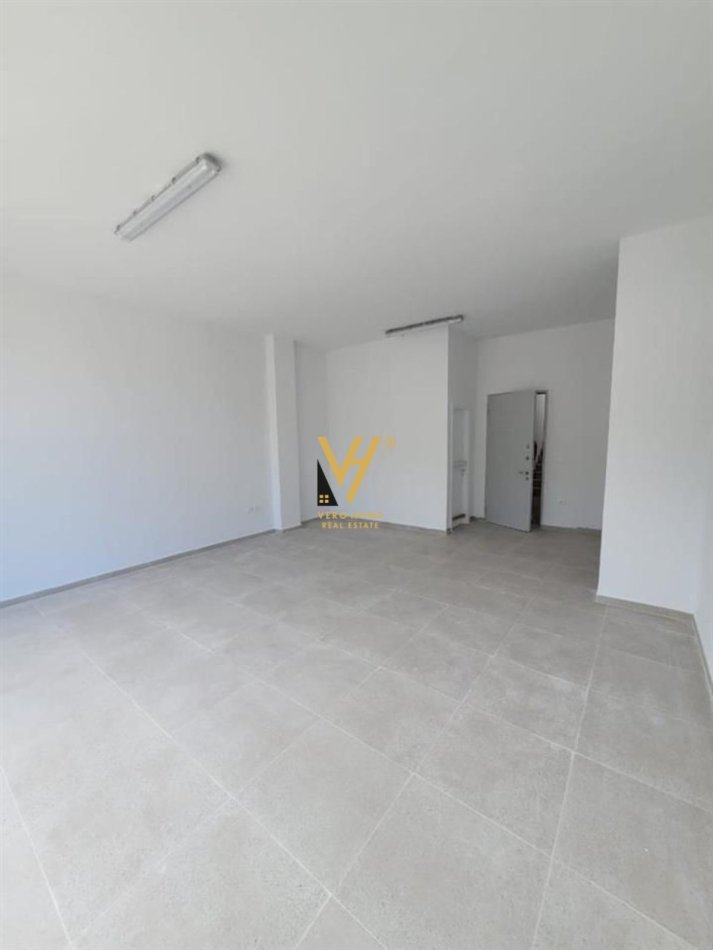 Tirane, shitet dyqan Kati 1, 55 m² 76.900 € (MISTO MAME)
