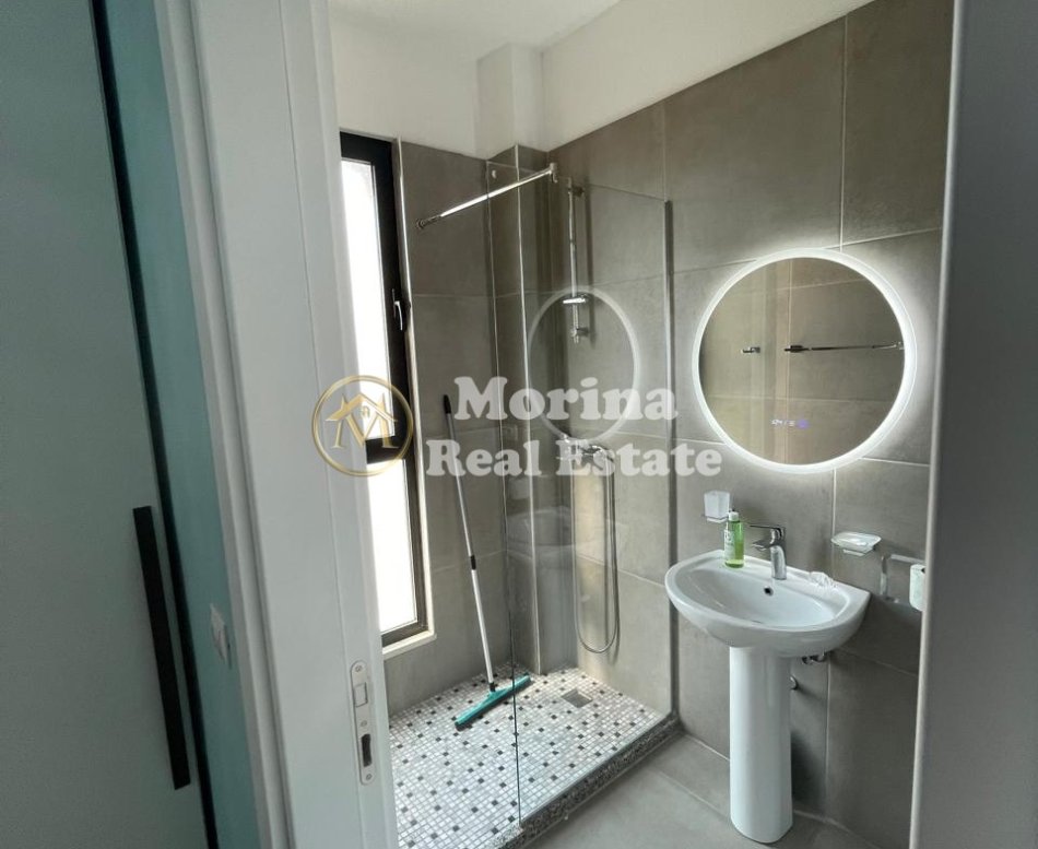 Tirane, jepet me qera apartament 3+1 Kati 4, 112 m² 800 € (Laprake)