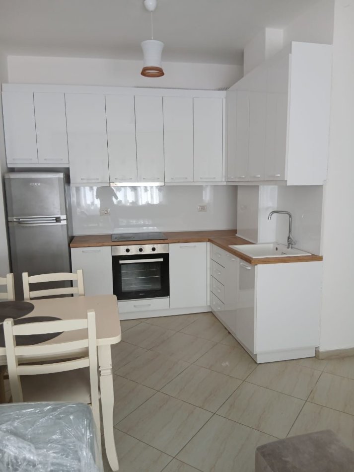Tirane, jepet me qera apartament 2+1 Kati 2, 80 m² 500 € (Liqeni i Thate, Kompleksi FZ)