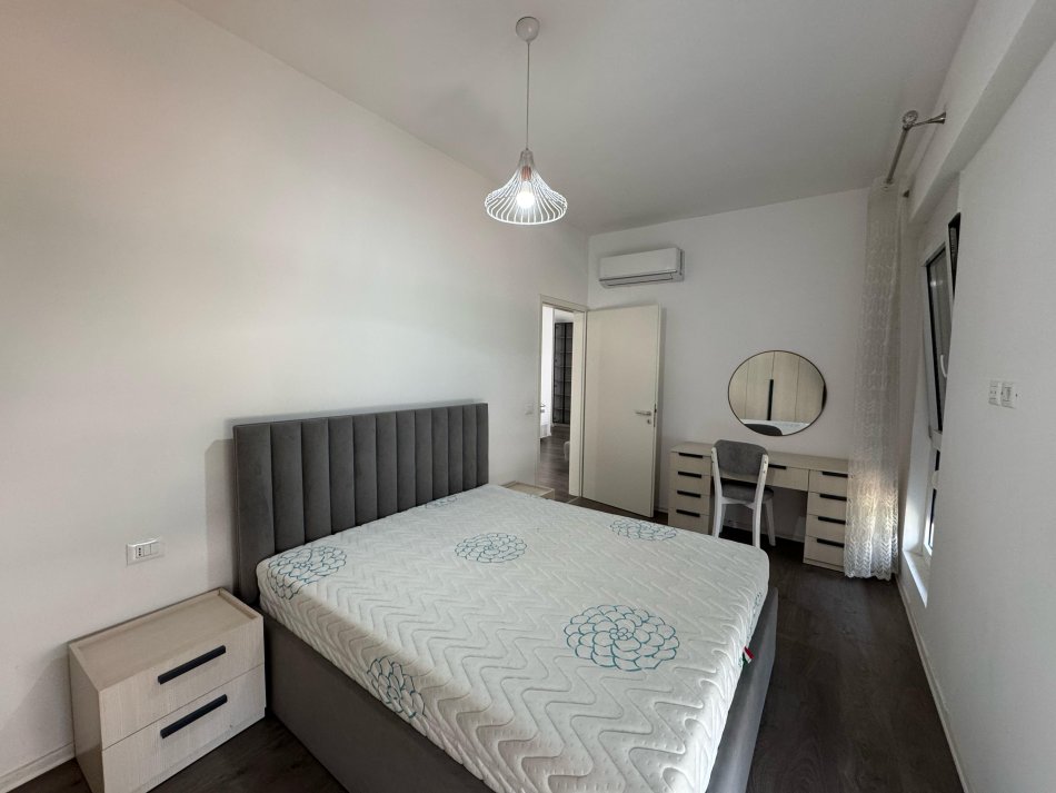 Tirane, jepet me qera apartament 2+1 Kati 4, 90 m² 700 € (21 dhjetori)