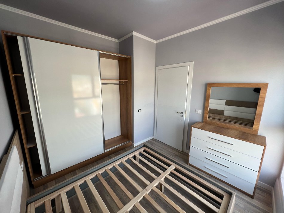 Tirane, jepet me qera 1+1 Kati 9, 500 € (rruga 5 maji)